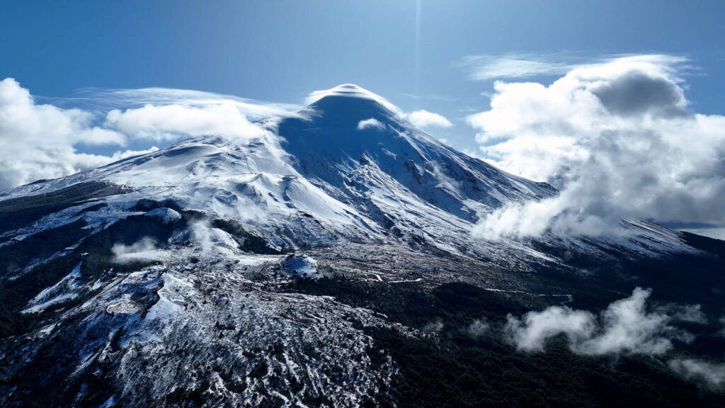 osorno,volcano,at,osorno,in,los,lagos,chile.,volcano,landscape.